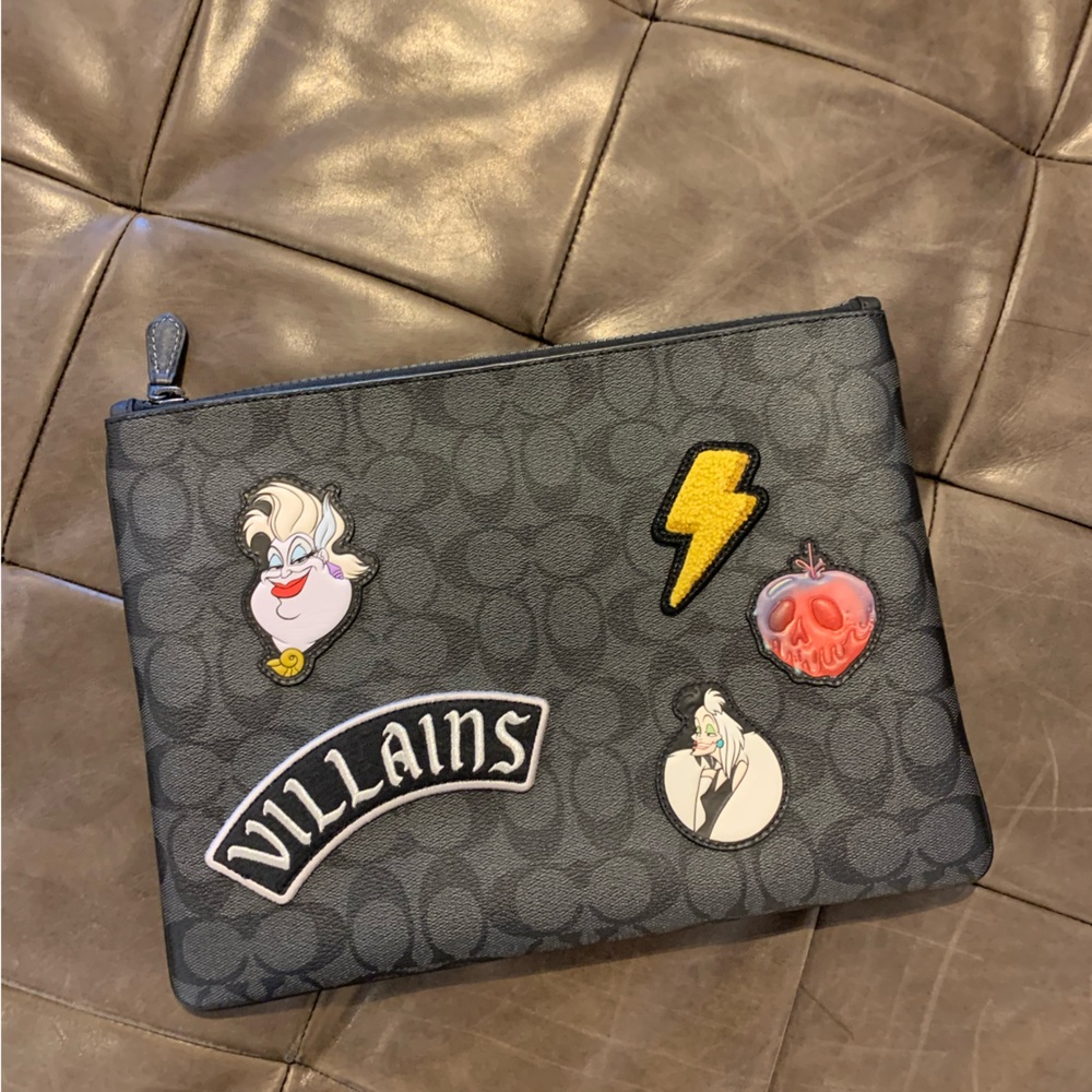 Disney X Coach CC093 Large Pouch In Signature Canvas With Patches NWT Org $298